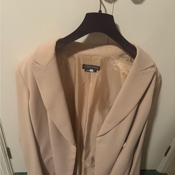 Giorgio Armani Women's Beige Blazer - Picture 2 of 4
